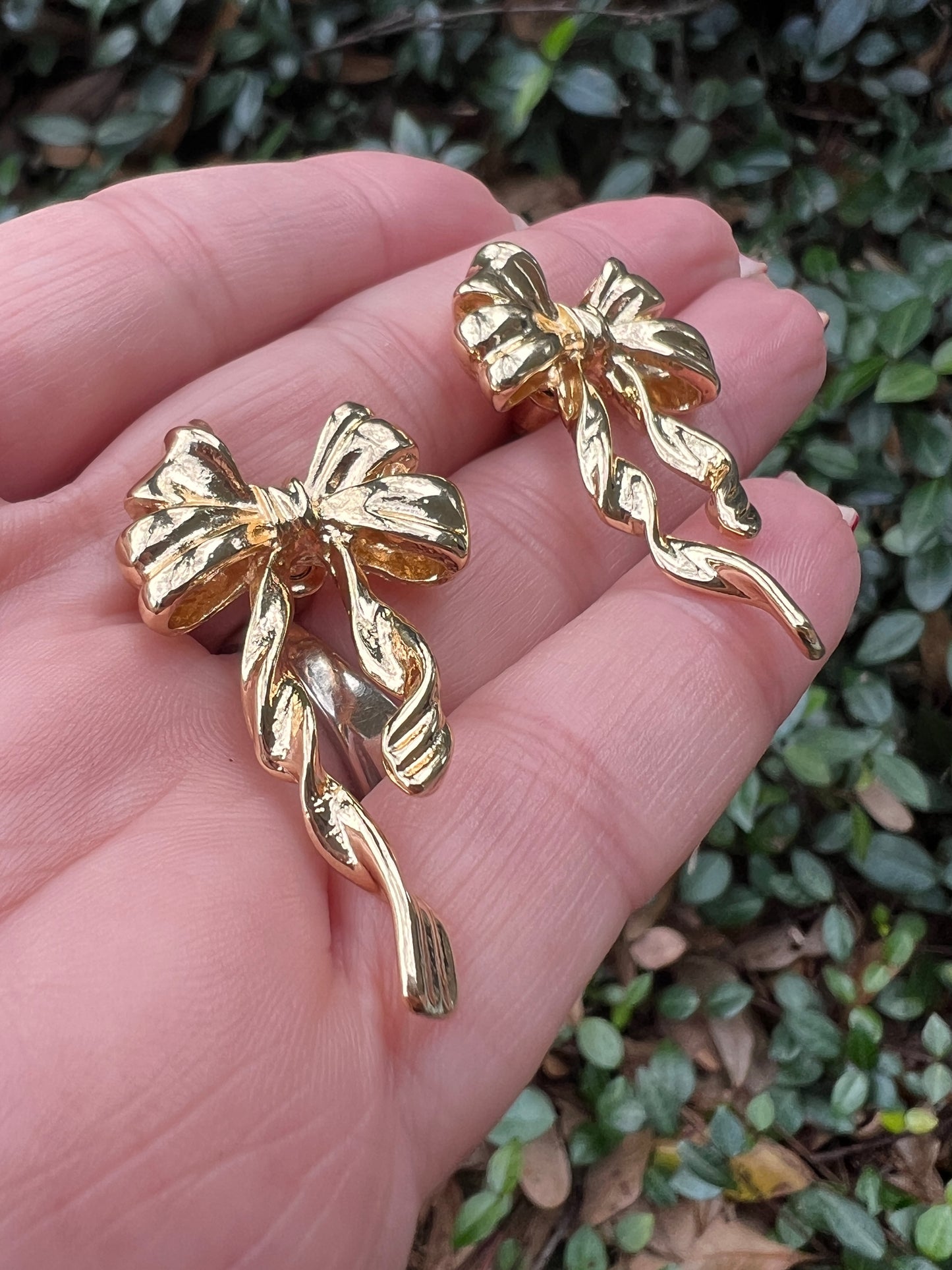 Elegant Golden-Tone Bow & Ribbon Earrings